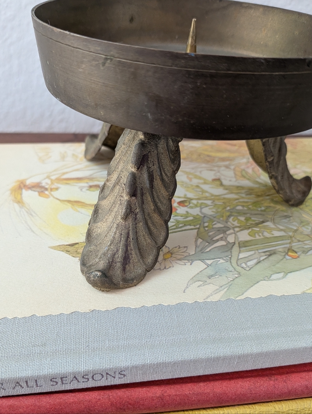 Vintage Brass Hollywood Regency Pillar Candle Holder Leaf Motif 3" X 4.5" - Picture 9 of 12